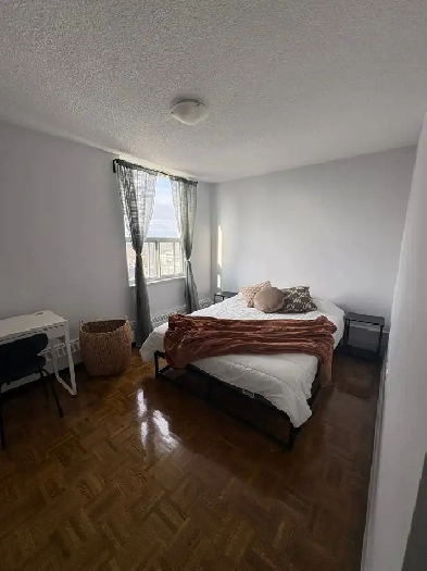Affordable & Spacious Room near the Davisville Subway Station Image# 9
