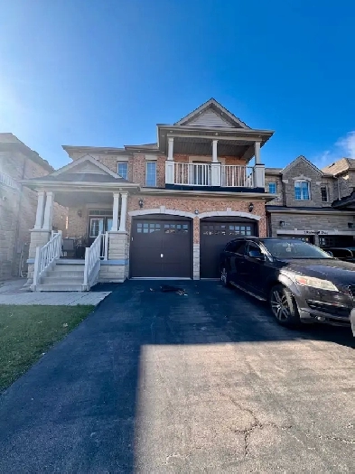 4 Bedroom Detached Home in Castlemore Image# 1