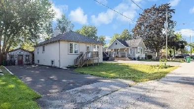 Stunning 2 1 Bedroom Detached In Prestigious Mineola Area  Area Image# 1