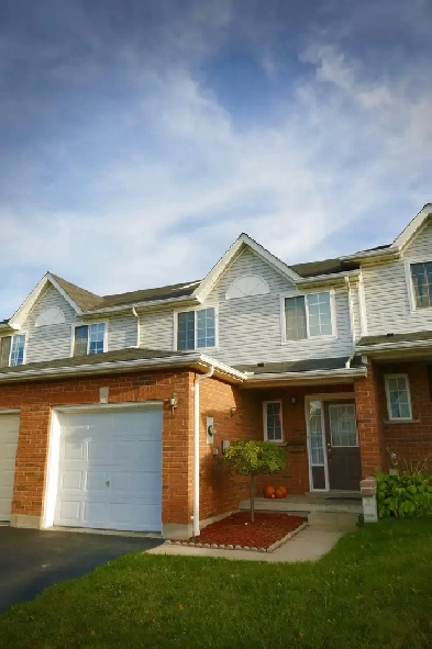 Beautiful 3 Bedroom 1.5 Baths Townhouse Image# 1