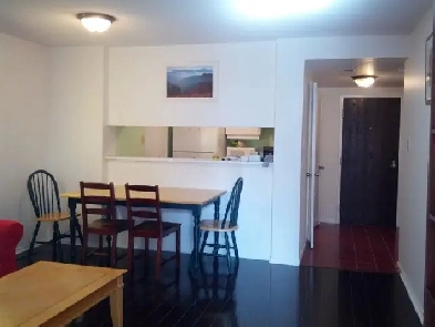 Den in 711 Bay Street for Rent Image# 3