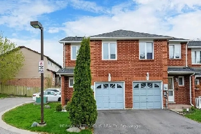➡CHARMING 3 1 BEDROOM CORNER UNIT TOWNHOME IN A PRIME LOCATION! Image# 11