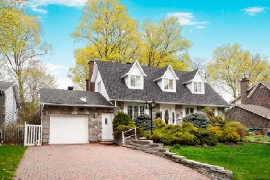 Cottage 5 chambres , magnifique terrain paysagers. Image# 9