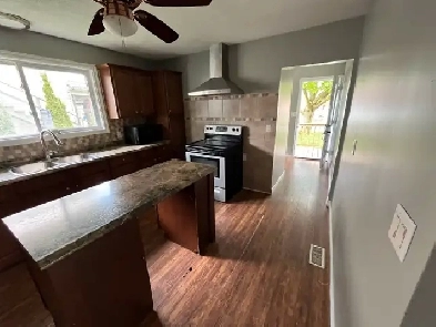 3 BEDROOM 1 LEVEL HOUSE Image# 7