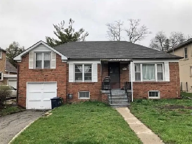 House at Young and Shepperd Ave for rent Image# 5