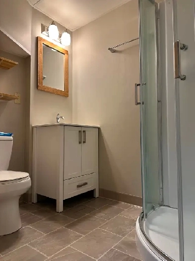 Huge 1 bed / 1 bath Suite in Quiet Gold Bar - new flooring Image# 7