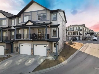 End Unit - Townhouse  with Garage in Sage Hill NW Image# 1