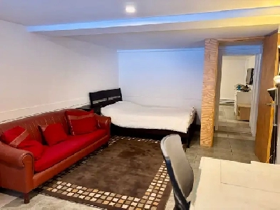 Gr. Chambre meublée/colocation étudiante /metro Parc Image# 1