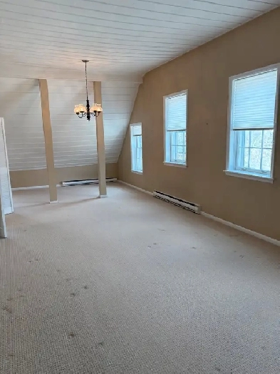 LARGE, SUN FILLED 2 BDRM APT IN MEAFORD Image# 1