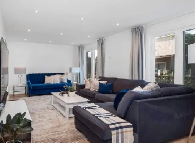 For RentAll Inclusive 5 Bed, 3 Full Bath, Steps from Lake Huron Image# 1