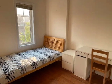 rooms for rent at York University village Image# 4