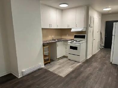 Queen Mary 3 1/2 W Balcony Near Starbucks,Bus,Metro,HotWater Inc Image# 1