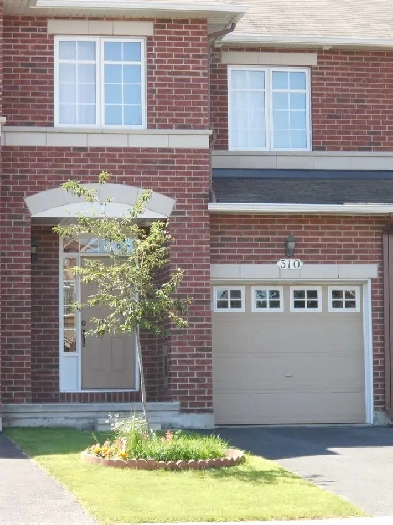 Beautiful 3-Bedroom Townhouse for rent in Kanata Lakes Image# 1