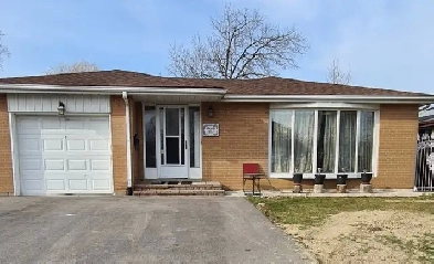 3 Bedroom house for rent near Bramalea City Centre Image# 1