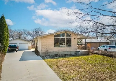 4bdrm Bungalow w/ 4-season sunroom & insulated detached Garage! Image# 10