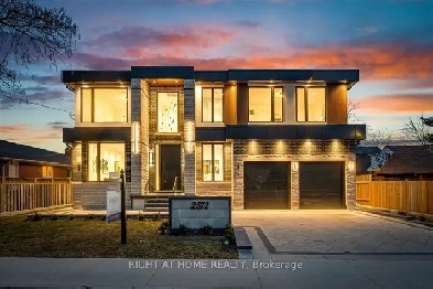 Lavish Detached Home w Finished Walk Out Basement In Cooksville Image# 1