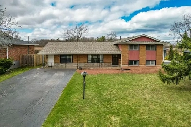 SPACIOUS SIDESPLIT with PRIVATE BACKYARD - 5 BED, 3 BATH Image# 1