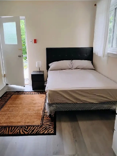 Individual  Clean Room for rent of 3 bedroom apartment Image# 4