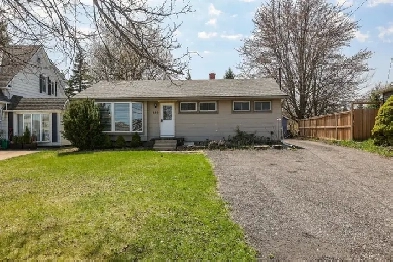 BUNGALOW LIVING IN THE HEART OF SMITHVILLE - 3 BED, 1 BATH Image# 1