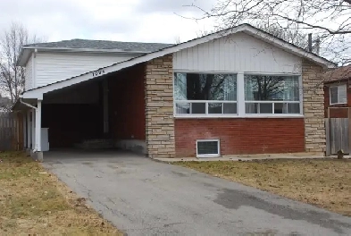 Meticulously maintained 3 BDRM Main Floor! Avail. July 1st! Image# 1