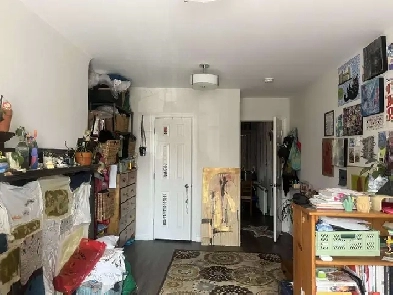 Spacious Room in Toronto Annex Area Image# 5