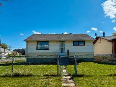 5101 58 Ave Ponoka, AB T4J 1G3 Image# 1