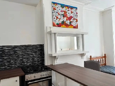 Core downtown Toronto, $1,150 per month, available June 1. Image# 4