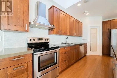 Executive home at Stephenson Point area for rent Image# 1