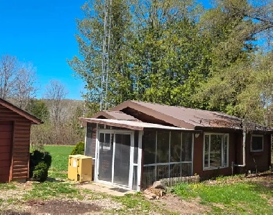 1 Bedroom River Road Cottage (located near Mansfield/Shelburne Image# 1