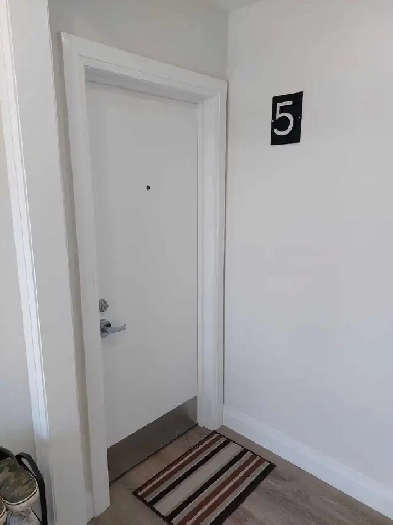 Free Internet & parking 1 bedroom apt keelesdale subway station Image# 3
