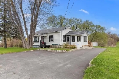 Charming bungalow on a large treed lot! Image# 1