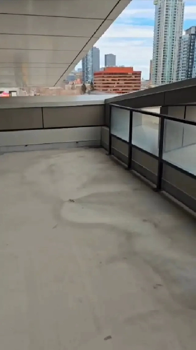 Rooms for rent in the city centerWe offer 1 room on the 3rd flo Image# 1