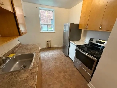 One Bedroom - renovated bathroom and new appliances! Image# 3