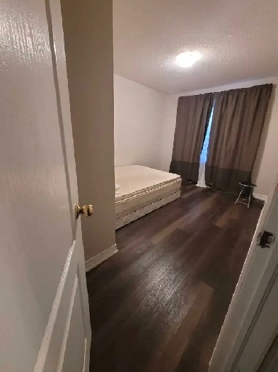 Spacious upstairs room for rent $450 Image# 3