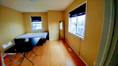 Walking distance to the C train (5 Mins) Rooms with views Image# 1