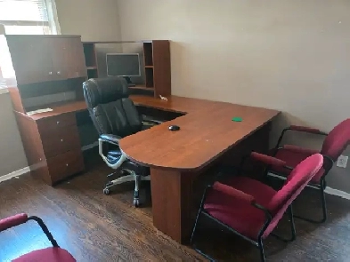 City and OMVIC approved car sales office for rent Image# 1