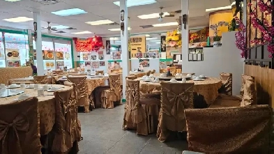 Commercial building with restaurant Image# 3