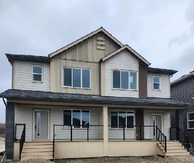 Stunning Brand-New 3-Bedroom Home with Bonus Room in Wolf willow Image# 2