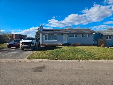 House For Sale in Meadow Lake Image# 1