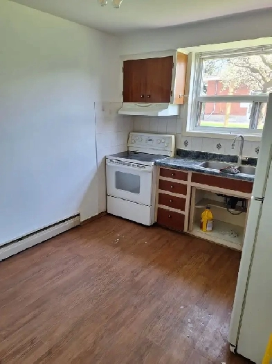 Wilson and 8avenue 1 bedroom bezment apartment for rent. Image# 4
