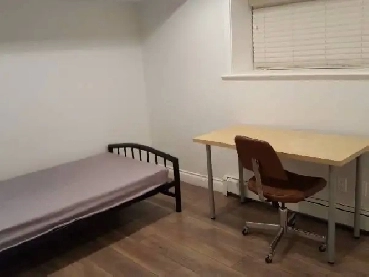 $880 Douglas Park Private Furnished Room Image# 1