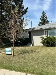 South-facing Charleswood Half-Duplex across from Park Image# 3