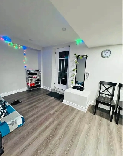 need girls for room sharing Image# 4