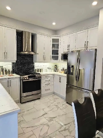 freehold townhome  on Winston Churchill and Erin centre b Image# 2