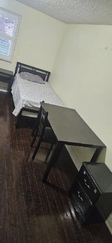 Room for rent Sharing for 1 Boy Sheridan Brampton Image# 3