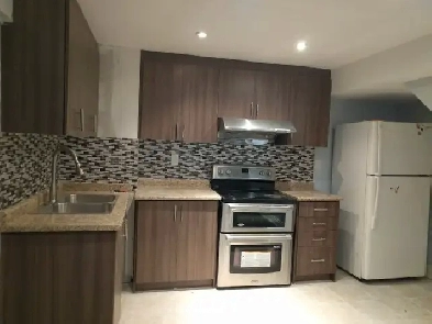 1 bedroom basement apartment for rent - Mavis/Derry June 1st