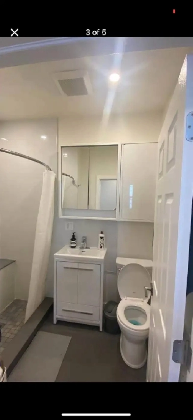 Room For Rent - Danforth & Broadview area Image# 4