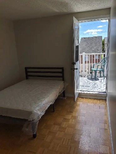 York University/Seneca room for rent - female only - June 1st Image# 5
