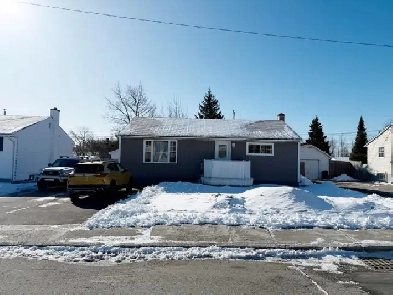 Fantastic starter, retirement or income property! Move in ready! Image# 1