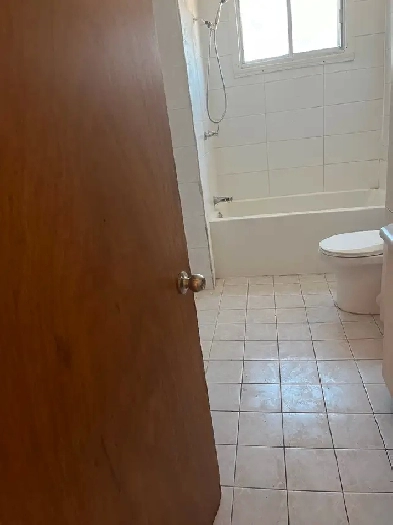 St Léonard haut duplex , grand 51/2 près de tous les services Image# 1